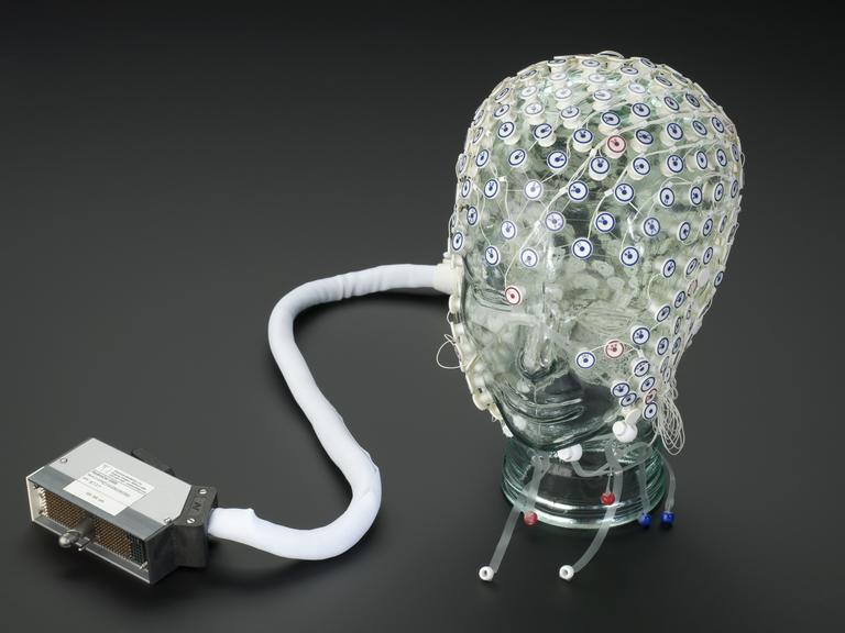 Multi-Class EEG Motor Imagery Classification Using Deep Learning Architectures